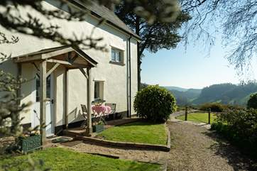 The sunny hilltop setting is wonderful for eating al fresco, in complete privacy and with a panaramic countryside view in front of you.