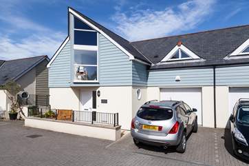 Coastal Retreat is a lovely split-level, contemporary house at Swanpool in Falmouth.