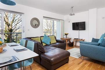 The open plan living space is lovely and sociable, with doors that open up to the balcony (Two new blue sofas have replace the corner sofa, new photos to follow).
