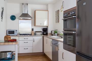 What a well-equipped kitchen!