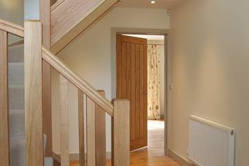 The bespoke turning oak staircase.