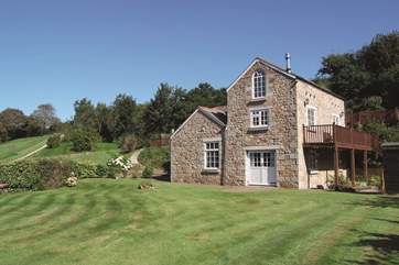 Nanpusker Pump House is a beautifully renovated old building, with a big private garden which has a luxurious hot tub beside the summer-house.