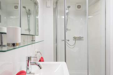The en suite shower-room.
