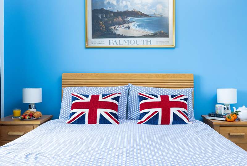 Calming blue tones in the bedroom for a good nights sleep. 