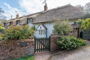 Brookside Cottage is a beautiful period property in a tranquil village setting, right on the edge of the Quantock Hills Area of Outstanding Natural Beauty.