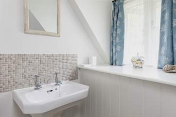 Another shot of the fabulous shower-room.