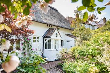 Such a pretty cottage!
