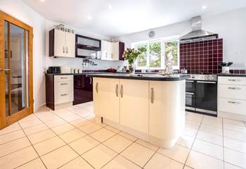 The beautifully fitted contemporary kitchen is very well-equipped.
