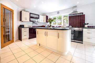 The beautifully fitted contemporary kitchen is very well-equipped.