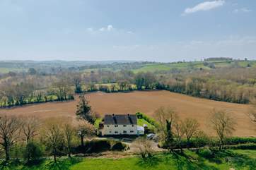 Meadowbank and its semi-detatched neighbour are in a panoramic setting with totally unspoilt views.