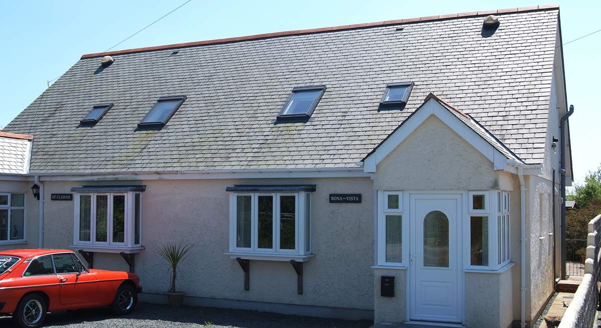 Bona-Vista is a modern semi-detached house at the edge of Ruan Minor village.