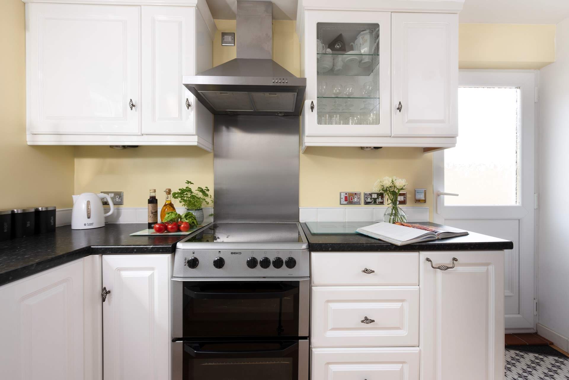 The well-equipped kitchen.