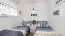 This is the twin bedroom with 2'6