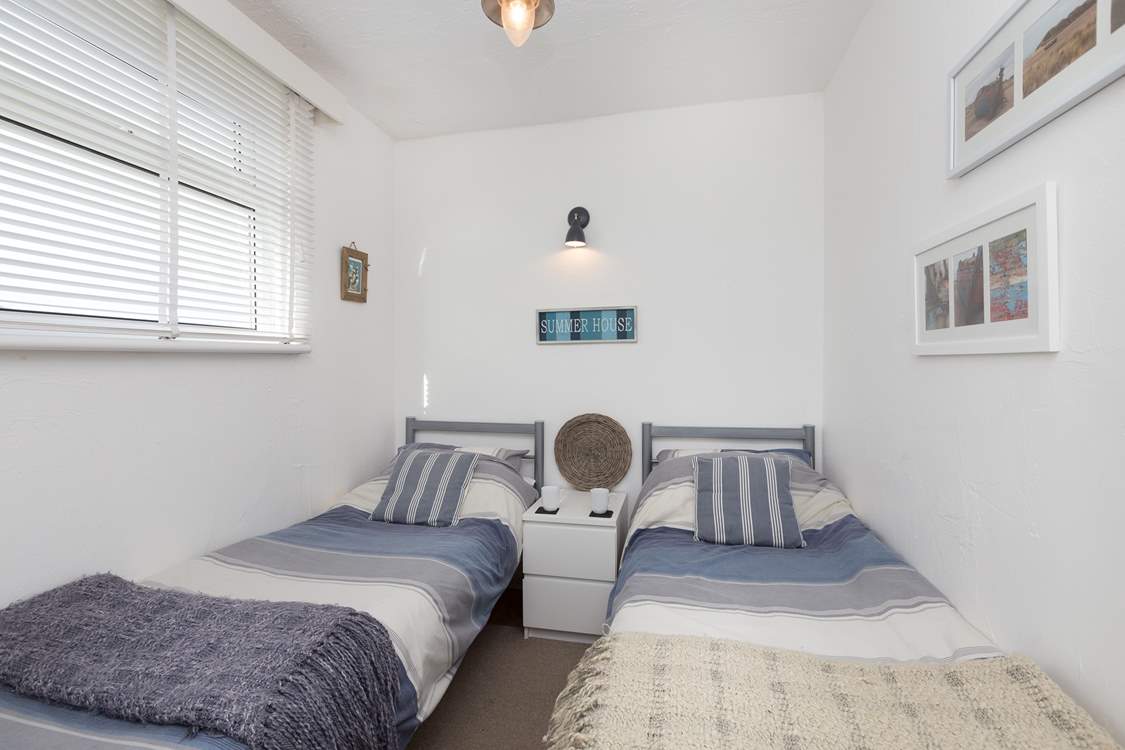 This is the twin bedroom with 2'6