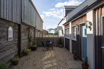 Another view of the sheltered patio-area.