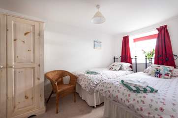 The pretty twin bedroom.
