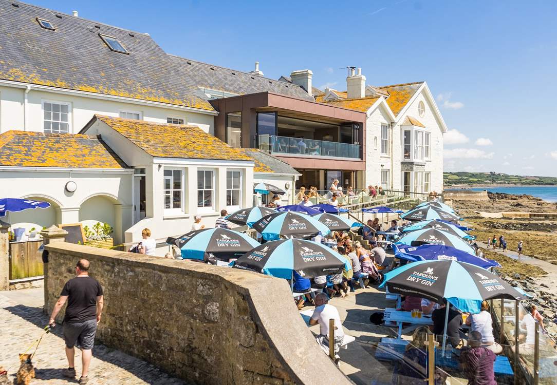 Marazion has a good selection of cafes, restaurants and public houses, all just a short stroll away.