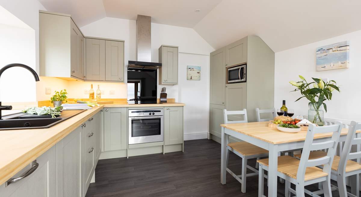 The kitchen/dining area is perfect for sociable dining.