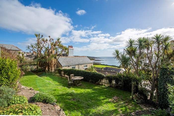 The China Dolls House is a 3 bedroom, dog friendly cottage with sea views in Marazion, Cornwall.
