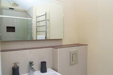 The en suite shower-room.