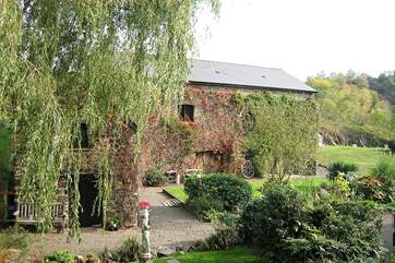 Looking across at the barns opposite the cottages.