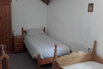 Bedroom 2 with twin beds.