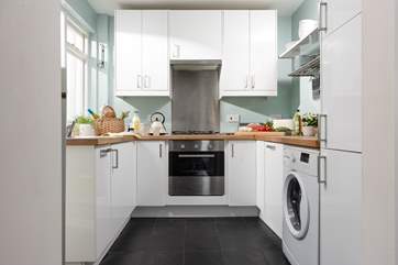 The bright, modern kitchen is very well equipped.