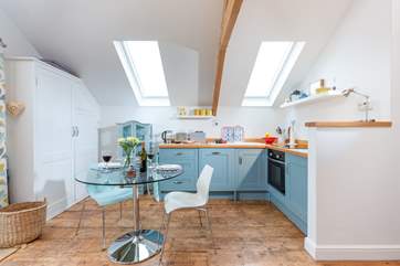 The kitchen-dining area is light and bright thanks to the Velux windows.