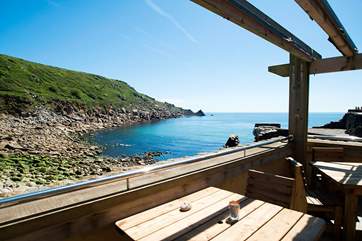 There is a lovely café on the Cove, the most picturesque lunch spot!
