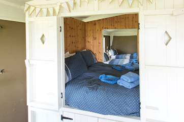 The lovely double cabin bed is super snug and cosy!
