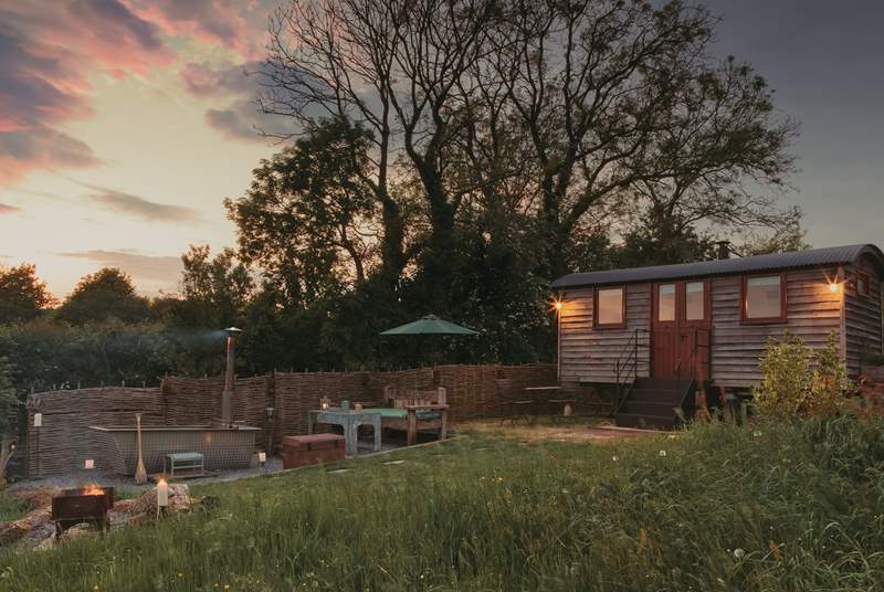 Welcome to Len's Hut, perched high above the Mendip Hills with spellbinding countryside views towards Glastonbury Tor.