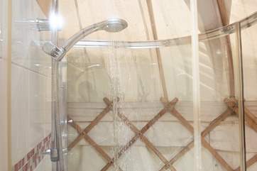 Complete with WC, wash-basin and shower cubicle - true luxury glamping!