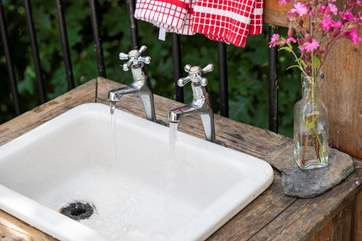 The outdoor sink has both hot and cold running water.