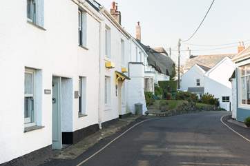 This traditional cottage is a few steps away from the harbour, beach, pub and village shop.