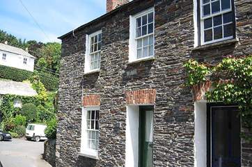 Lowen Cottage is an end of terrace property in Boscastle.
