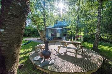 There is a large lakeside decking-area with a gas griddle/plancha, chiminea and picnic table in front of the hut.
