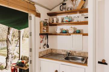 And the kitchen is well-equipped for your stay in nature.