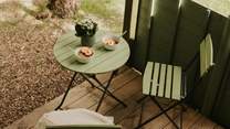 Mornings are better when breakfast is outside. 