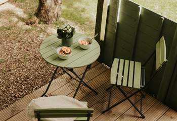 Mornings are better when breakfast is outside. 