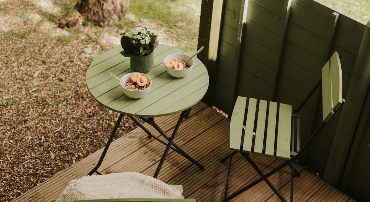 Mornings are better when breakfast is outside. 