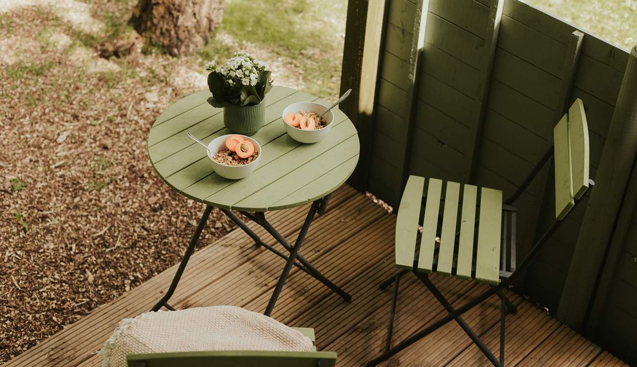 Mornings are better when breakfast is outside. 