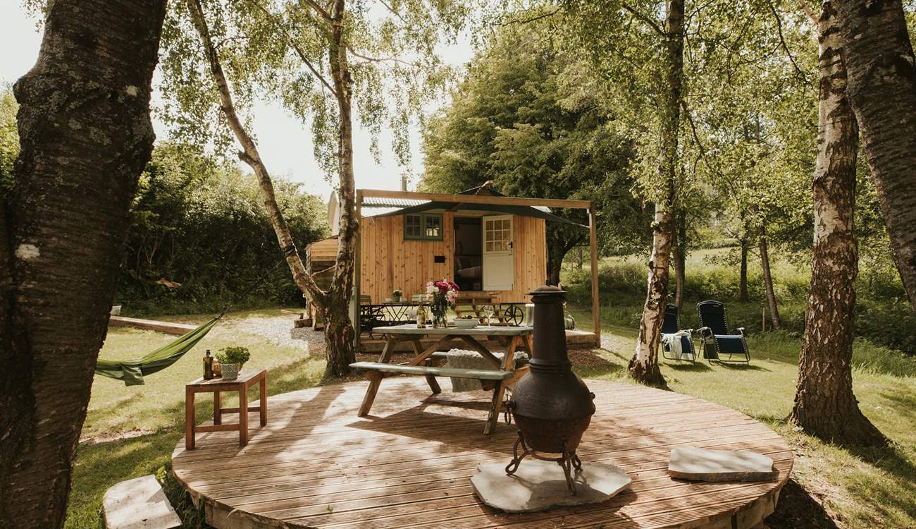 Outside, the setting becomes even more enchanting. 