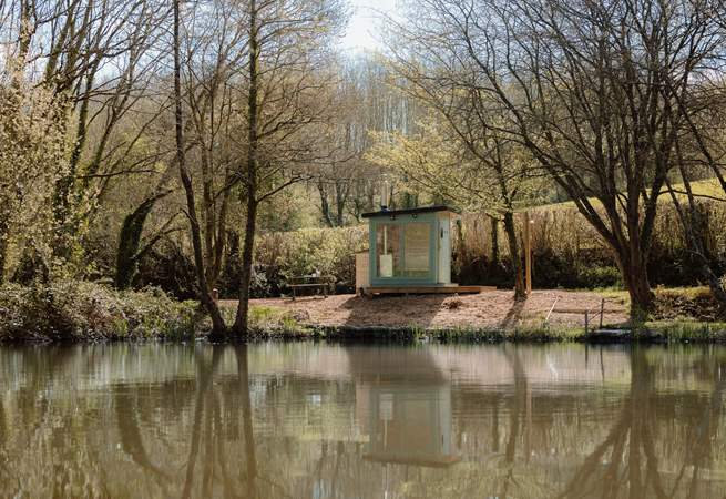 Unwind in the wood-fired sauna, followed by a refreshing cold plunge in the lake.