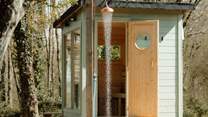 Rinse off under the rainfall shower, wrapped in nature. 