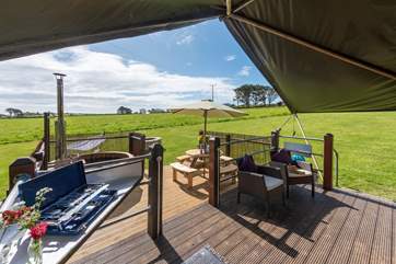 Many hours can be spent enjoying the surroundings and relaxing on the balcony/in the hot tub enjoying the countryside setting.