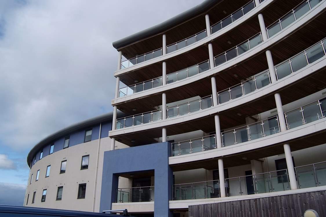 Horizon View is a stunning, architect-designed, seafront development. Neptune is on two levels - the first floor has uninterrupted sea views.