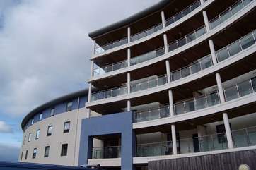 Horizon View is a stunning, architect-designed, seafront development. Neptune is on two levels - the first floor has uninterrupted sea views.