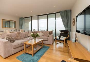 This lovely apartment has a large open plan living/dining/kitchen-area with a full width, sea facing balcony.