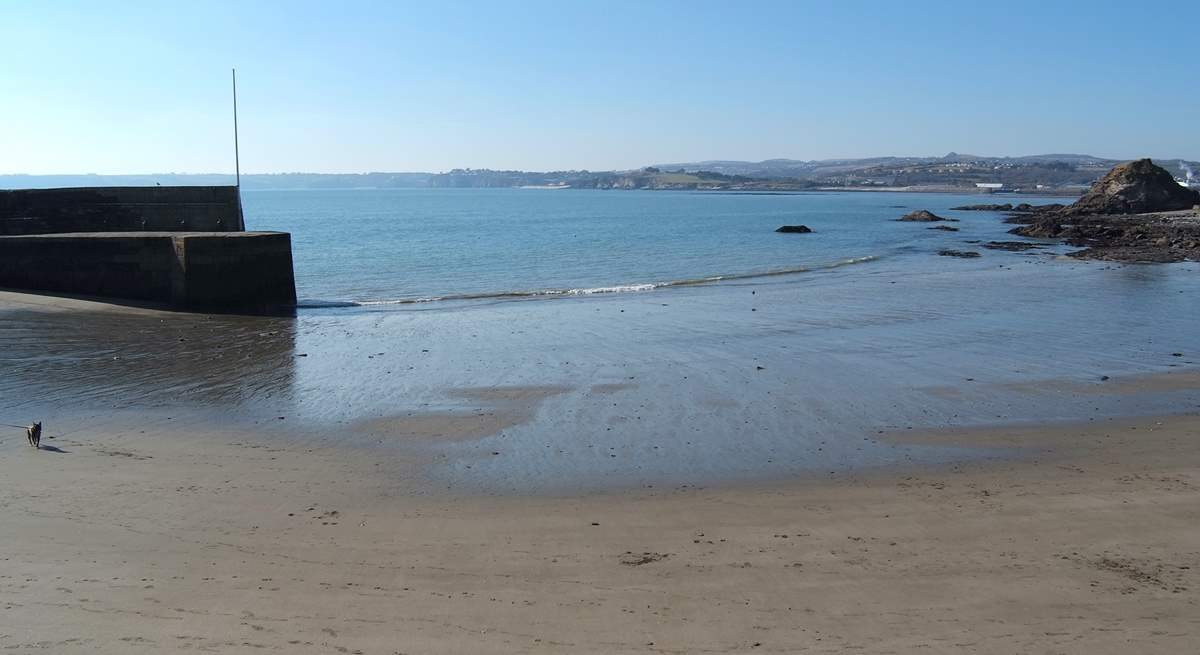 Most of the harbours have lovely stetches of sand at low tide. This is Polkerris.