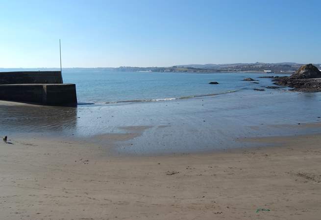 Most of the harbours have lovely stetches of sand at low tide. This is Polkerris.